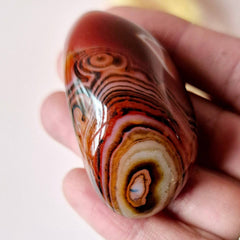 Sardonyx Handsteen (4-7 cm) – Bescherming, Kracht & Aarding