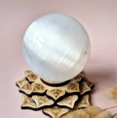 Seleniet Kristallen Edelsteen Bol 8cm – Voor Rust, Reiniging & Maanenergie